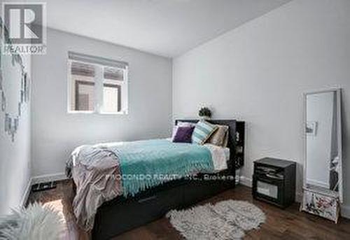 Room 1 - 528 Jones Road, Hamilton, ON - Indoor Photo Showing Bedroom