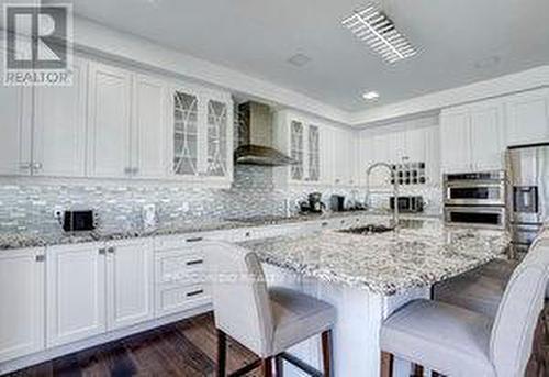 Room 1 - 528 Jones Road, Hamilton, ON - Indoor Photo Showing Kitchen With Upgraded Kitchen