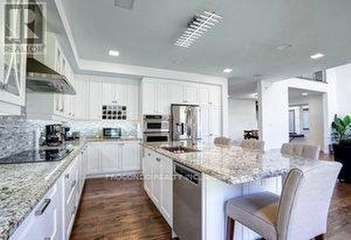 Room 1 - 528 Jones Road, Hamilton, ON - Indoor Photo Showing Kitchen With Upgraded Kitchen