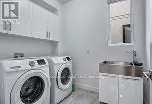 Room 1 - 528 Jones Road, Hamilton, ON - Indoor Photo Showing Laundry Room