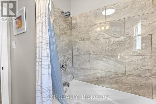 121 Louth Street, St. Catharines, ON - Indoor Photo Showing Bathroom