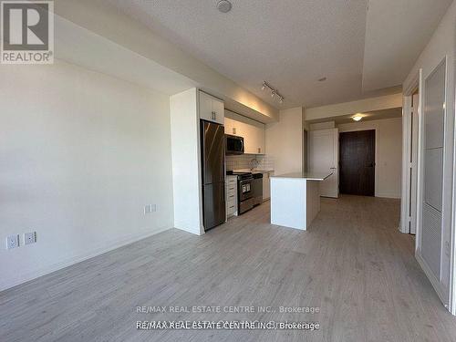 715 - 509 Dundas Street W, Oakville, ON - Indoor Photo Showing Kitchen