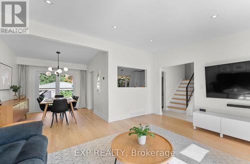 6977 Waterloo Drive, Niagara Falls, ON - Indoor Photo Showing Living Room