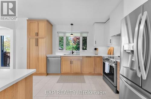 6977 Waterloo Drive, Niagara Falls, ON - Indoor Photo Showing Kitchen With Stainless Steel Kitchen