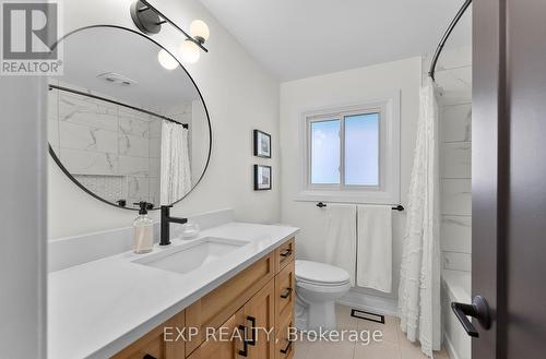 6977 Waterloo Drive, Niagara Falls, ON - Indoor Photo Showing Bathroom