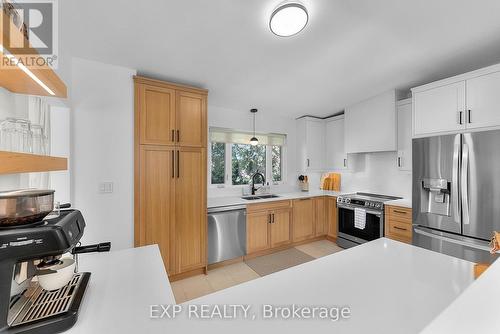 6977 Waterloo Drive, Niagara Falls, ON - Indoor Photo Showing Kitchen With Stainless Steel Kitchen With Double Sink