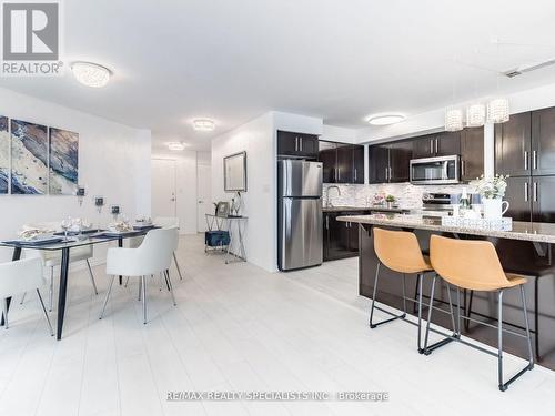 1906 - 3880 Duke Of York Boulevard, Mississauga, ON - Indoor Photo Showing Kitchen With Upgraded Kitchen