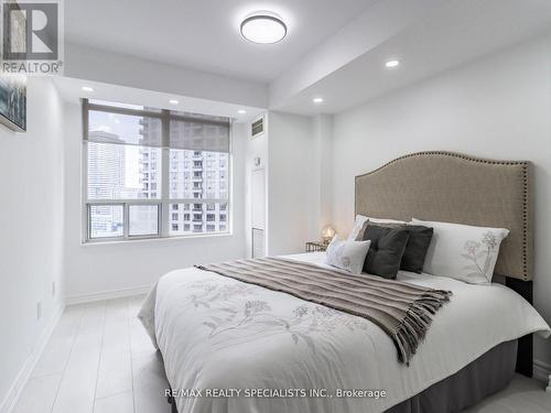 1906 - 3880 Duke Of York Boulevard, Mississauga, ON - Indoor Photo Showing Bedroom