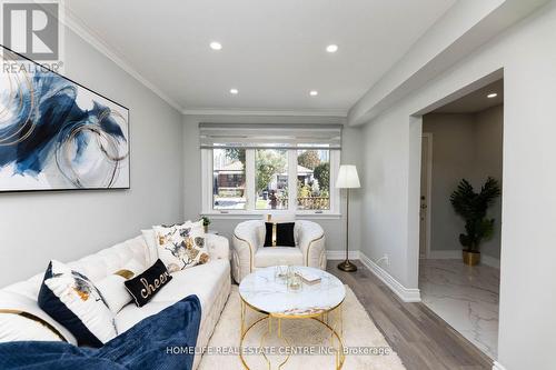 150 Magnolia Avenue, Toronto, ON - Indoor Photo Showing Living Room