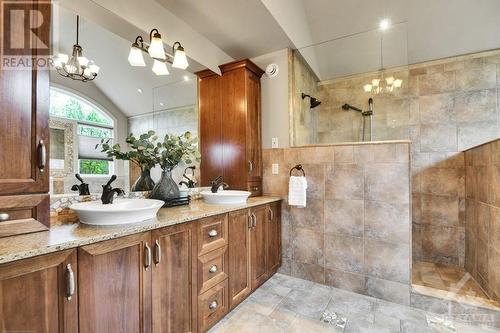 Ensuite generously proportioned - 5844 Longhearth Way, Manotick, ON - Indoor Photo Showing Bathroom