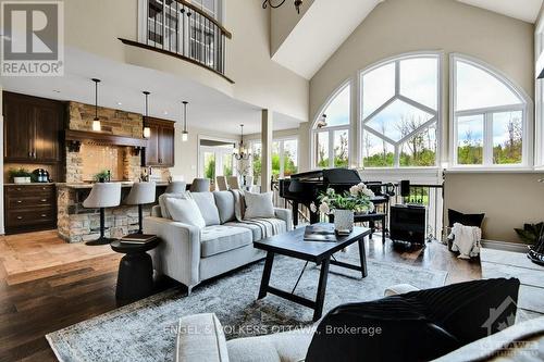 5844 Longhearth Way, Ottawa, ON - Indoor Photo Showing Living Room