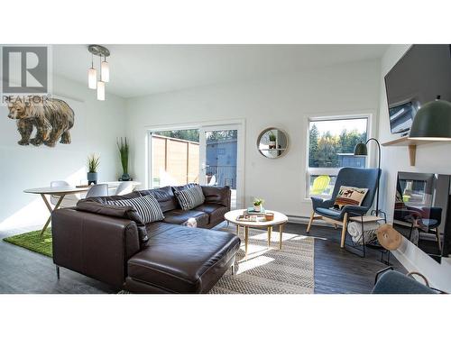 1901 Nels Nelson Crescent Unit# 1201, Revelstoke, BC - Indoor Photo Showing Living Room