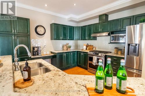 10 Sawyer Avenue, Whitby (Brooklin), ON - Indoor Photo Showing Kitchen With Double Sink With Upgraded Kitchen