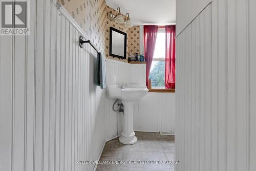 188 Valentia Road, Kawartha Lakes (Little Britain), ON - Indoor Photo Showing Bathroom