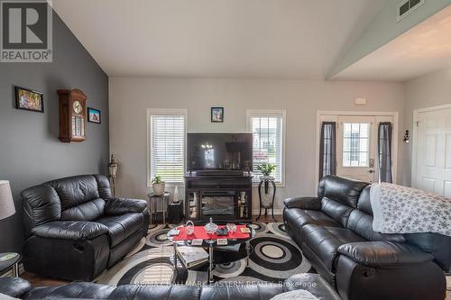 2904 - 300 Croft Street, Port Hope, ON - Indoor Photo Showing Living Room