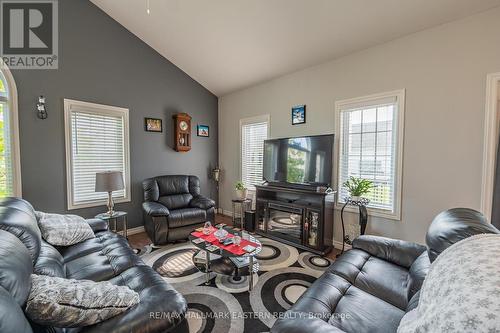 2904 - 300 Croft Street, Port Hope, ON - Indoor Photo Showing Living Room