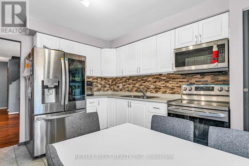 19 - 2 Dailing Gate, Toronto, ON - Indoor Photo Showing Kitchen With Double Sink