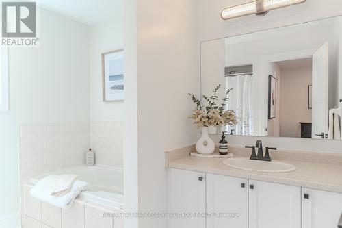 104 Fadine Road, Newmarket, ON - Indoor Photo Showing Bathroom