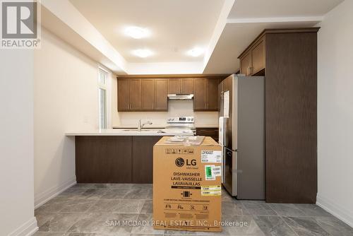 Upper - 114 Franklin Trail, Barrie, ON - Indoor Photo Showing Kitchen