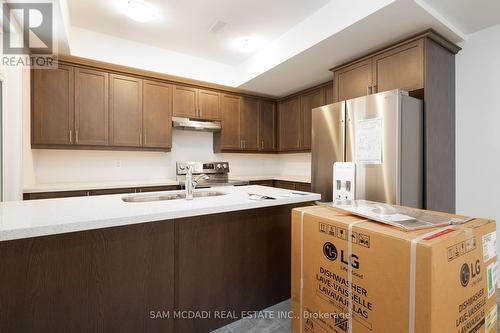 Upper - 114 Franklin Trail, Barrie, ON - Indoor Photo Showing Kitchen With Double Sink