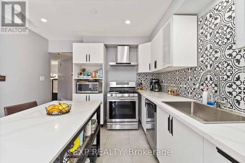 28 Wandering Trail Drive, Brampton, ON - Indoor Photo Showing Kitchen With Stainless Steel Kitchen With Upgraded Kitchen