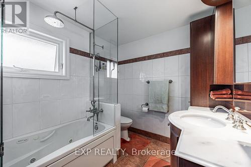 973 Sierra Boulevard, Mississauga, ON - Indoor Photo Showing Bathroom