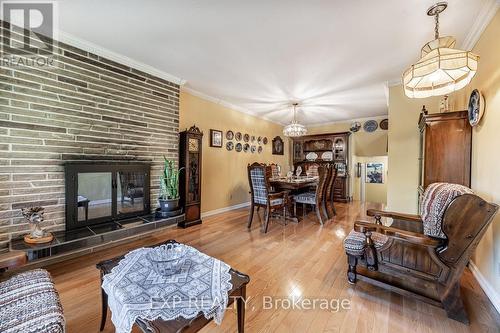 973 Sierra Boulevard, Mississauga, ON - Indoor Photo Showing Living Room With Fireplace