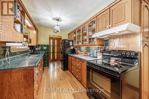 973 Sierra Boulevard, Mississauga, ON - Indoor Photo Showing Kitchen With Double Sink