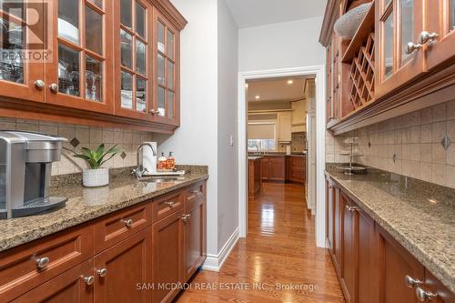 10 Stonehart Street, Caledon, ON - Indoor Photo Showing Kitchen