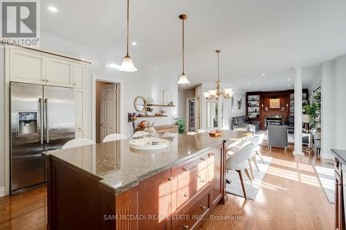 10 Stonehart Street, Caledon, ON - Indoor Photo Showing Kitchen With Upgraded Kitchen