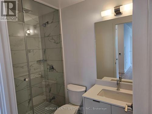 1907 - 202 Burnhamthorpe Road E, Mississauga, ON - Indoor Photo Showing Bathroom