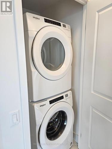 1907 - 202 Burnhamthorpe Road E, Mississauga, ON - Indoor Photo Showing Laundry Room