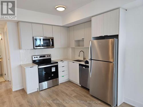 1907 - 202 Burnhamthorpe Road E, Mississauga, ON - Indoor Photo Showing Kitchen