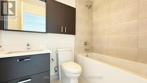 B-626 - 50 Upper Mall Way, Vaughan, ON - Indoor Photo Showing Bathroom