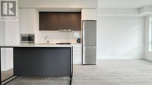 B-626 - 50 Upper Mall Way, Vaughan, ON - Indoor Photo Showing Kitchen