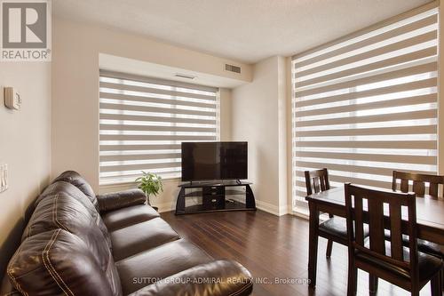 204 - 95 North Park Road, Vaughan, ON - Indoor Photo Showing Living Room