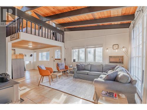 4736 Copper Crescent, Windermere, BC - Indoor Photo Showing Living Room