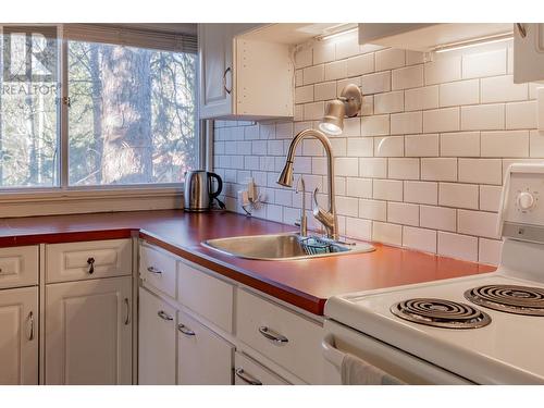 4736 Copper Crescent, Windermere, BC - Indoor Photo Showing Kitchen