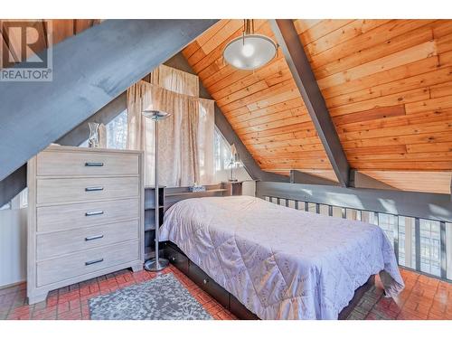 4736 Copper Crescent, Windermere, BC - Indoor Photo Showing Bedroom