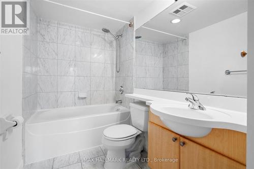 3011 - 763 Bay Street, Toronto, ON - Indoor Photo Showing Bathroom