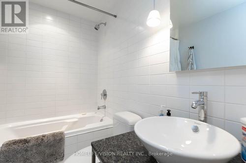 421 - 75 Portland Street, Toronto, ON - Indoor Photo Showing Bathroom