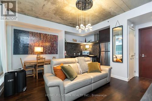 421 - 75 Portland Street, Toronto, ON - Indoor Photo Showing Living Room