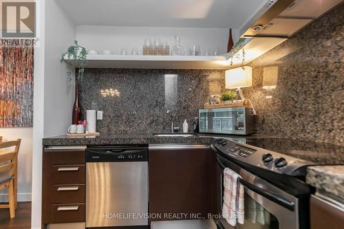 421 - 75 Portland Street, Toronto, ON - Indoor Photo Showing Kitchen