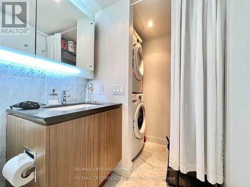 2807 - 70 Queens Wharf Road, Toronto, ON - Indoor Photo Showing Laundry Room