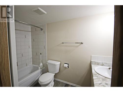 110 Skaha Place Unit# 303, Penticton, BC - Indoor Photo Showing Bathroom