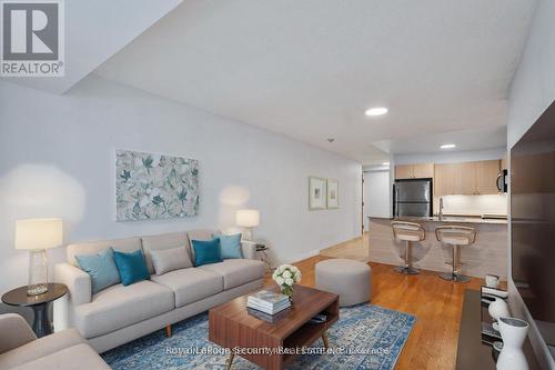 908 - 105 Victoria Street, Toronto, ON - Indoor Photo Showing Living Room