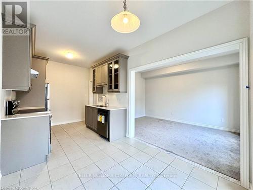 100 Baker Street, Thorold, ON - Indoor Photo Showing Kitchen