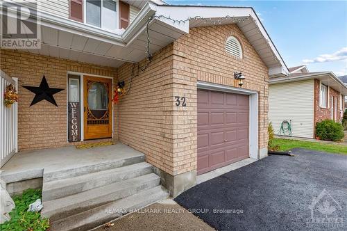 32 Felker Way, South Dundas, ON - Outdoor With Exterior