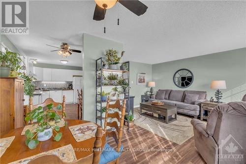 32 Felker Way, South Dundas, ON - Indoor Photo Showing Living Room