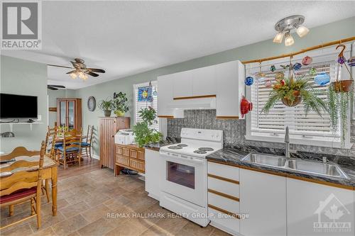 32 Felker Way, South Dundas, ON - Indoor Photo Showing Kitchen With Double Sink